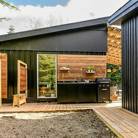 Container House With Terrace Near Marielyst بيت للعطل