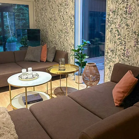 Container House With Terrace Near Marielyst بيت للعطل
