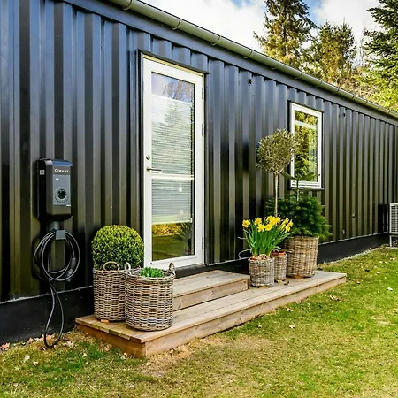 Container House With Terrace Near Marielyst بيت للعطل Bøtø By